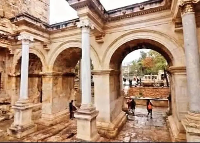 Kaleici Tarihi Lokasyon Bahceli Oezel Muestakil Ev Βίλα *