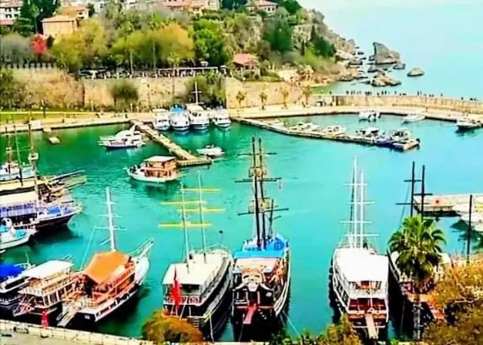 Вилла Kaleici Tarihi Lokasyon Bahceli Oezel Muestakil Ev *