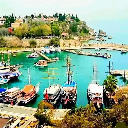 Villa Kaleici Tarihi Lokasyon Bahceli Oezel Muestakil Ev *